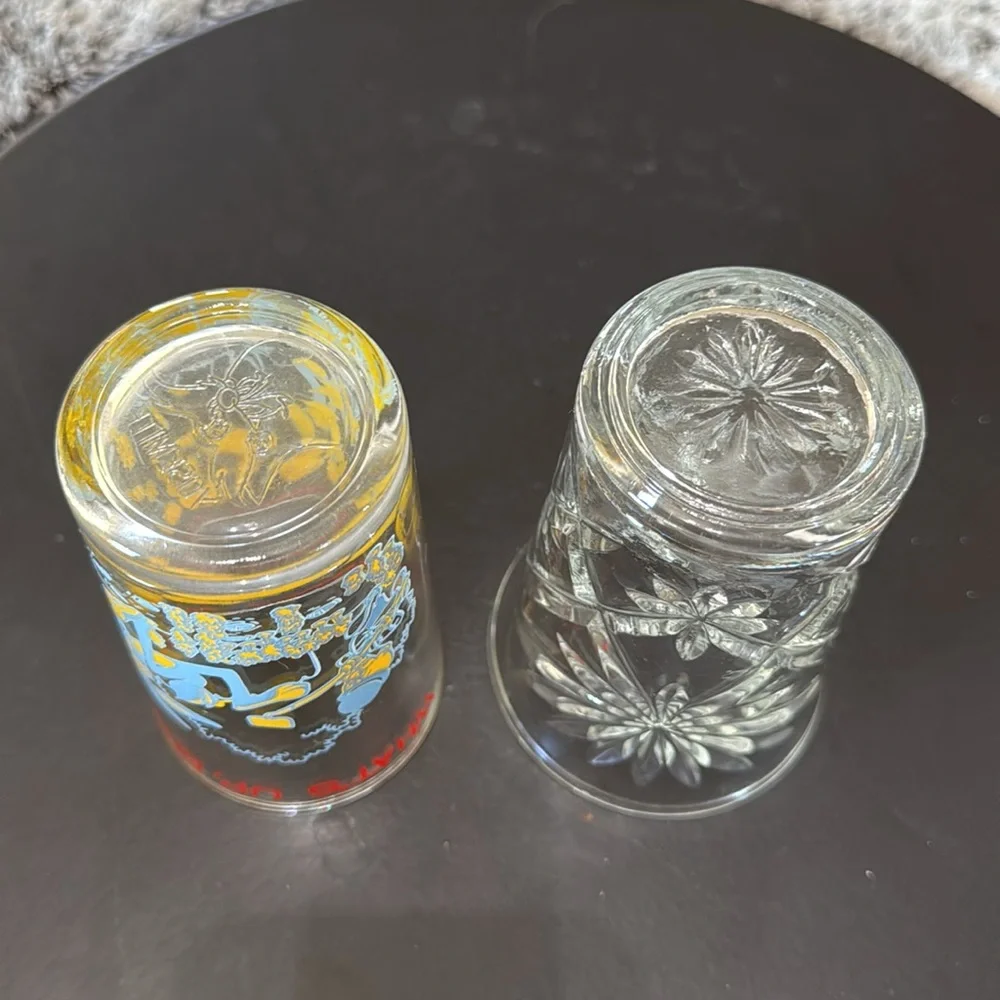Vintage 1974 Warner Bros. Welchs Jelly Juice Glass featuring Bugs Bunny Cartoon‎